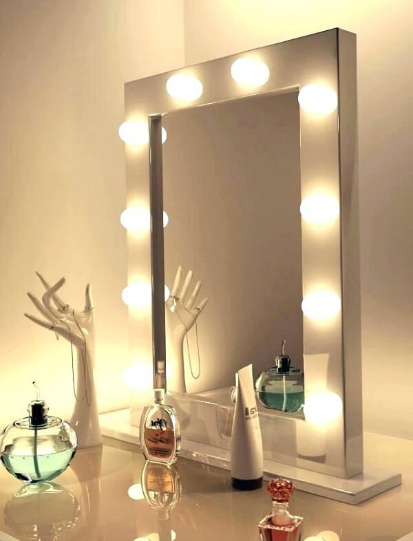 Mẹo tạo gương đèn led bàn phấn “handmade” tại nhà