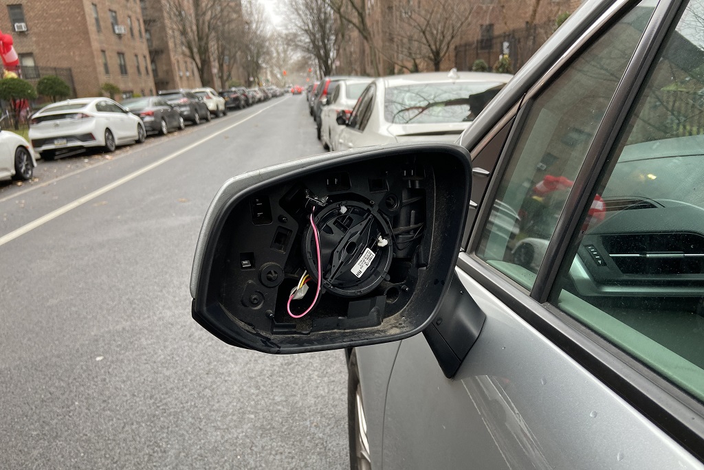 Những cách bảo vệ gương ô tô hiệu quả khi đậu xe ngoài trời