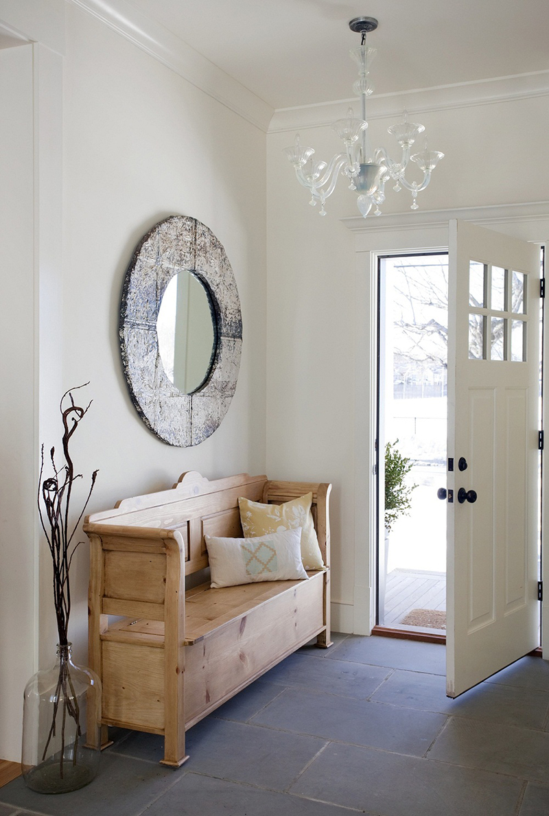 Nguyên tắc sử dụng gương treo tường trước cửa: Tạo sự cân bằng và năng lượng tốt cho ngôi nhà