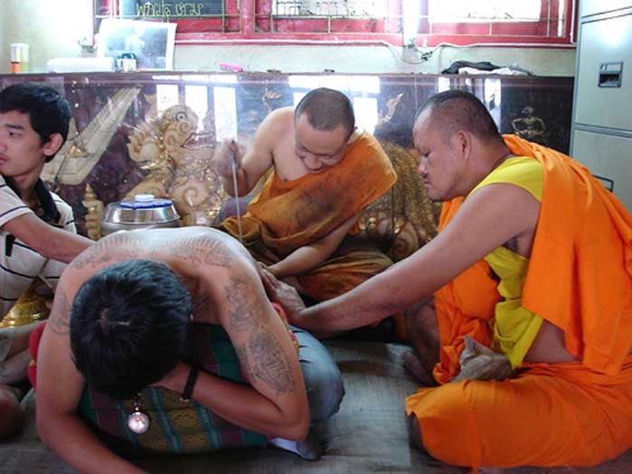 Wat Bang Phra - Ngôi đền xăm hình may mắn ở Thái Lan